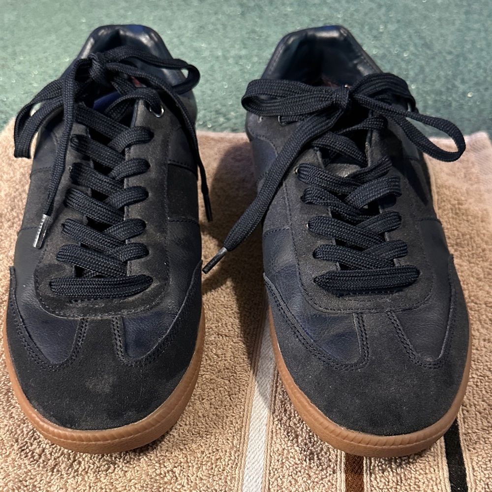 Ben Sherman Men's Navy Suede & Leather Low-Top Sneakers with Gum Sole